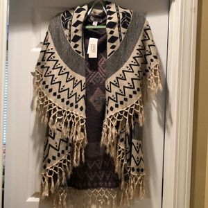 Fringed geometric poncho/sweater